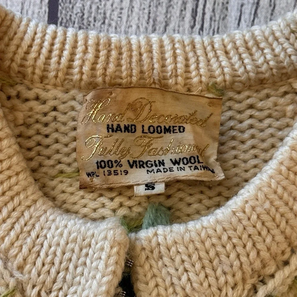 Vintage 1940s Flower Embroidered Granny Cottage Small Sweater Wool Open Cardigan